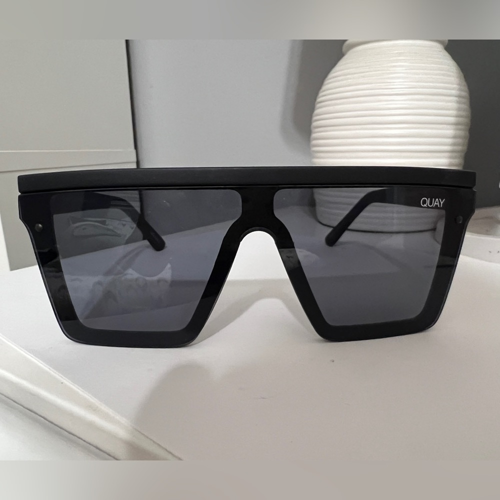 Quay Australia sunglasses in Hindsight